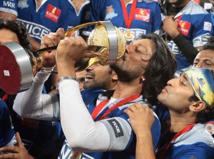 Karnataka Bulldozers (2013)

