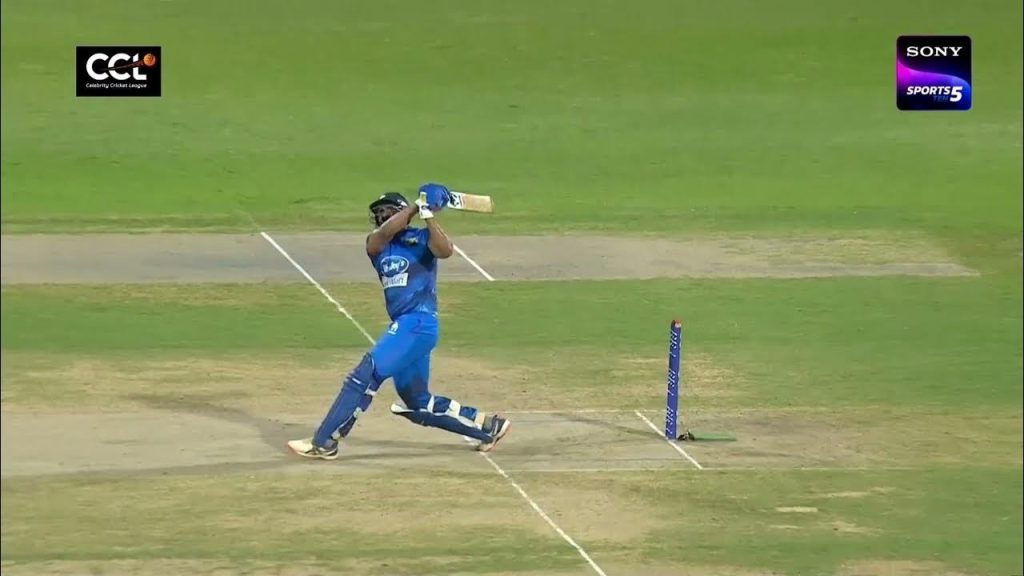 First Innings Highlights Mumbai Heroes